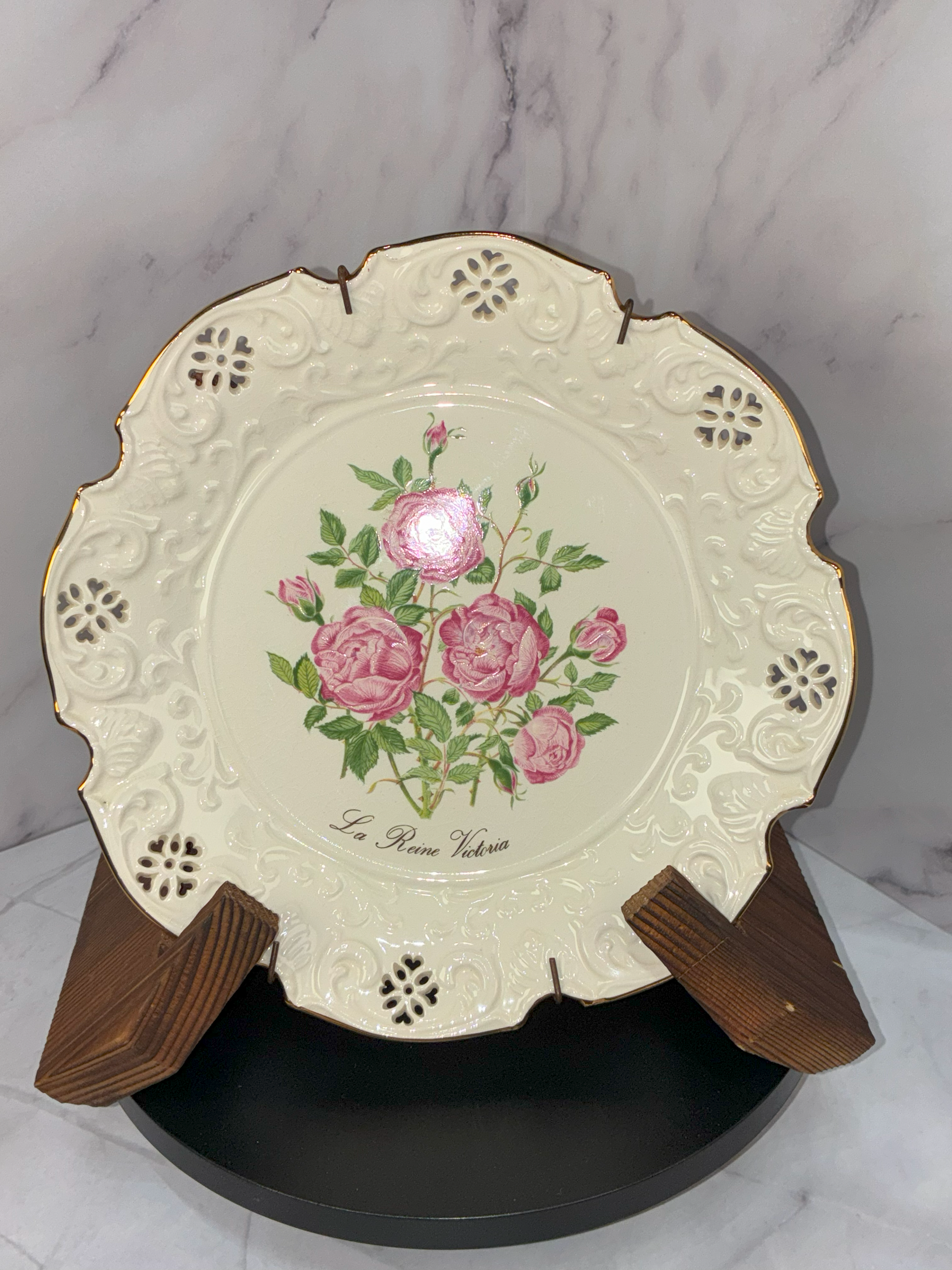 🌹 Vintage Crown Davenport "La Reine Victoria" Decorative Plate – c. 1970s ✨