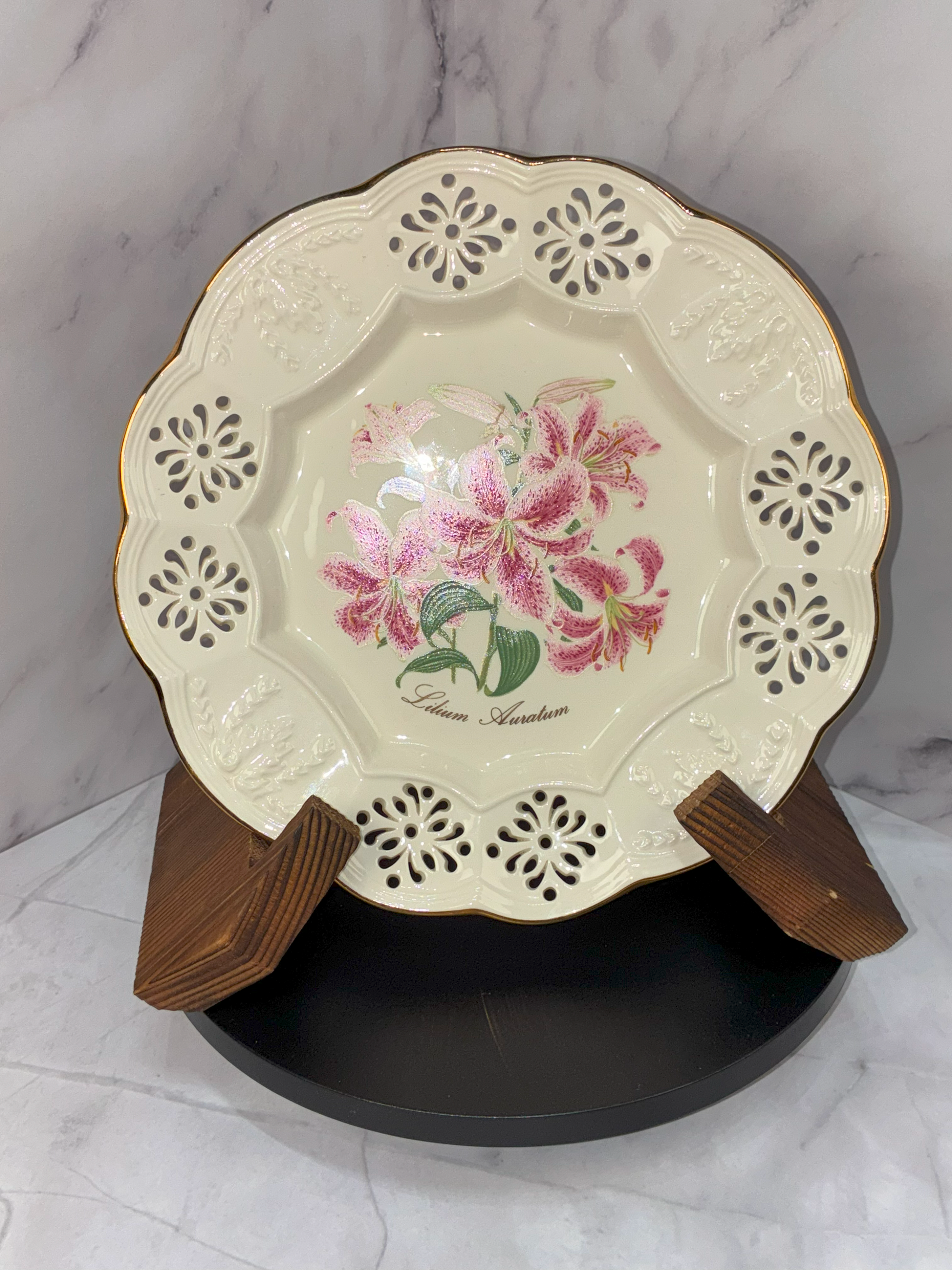 🌸 Vintage Crown Davenport "Lilium Auratum" Decorative Plate – c. 1970s ✨