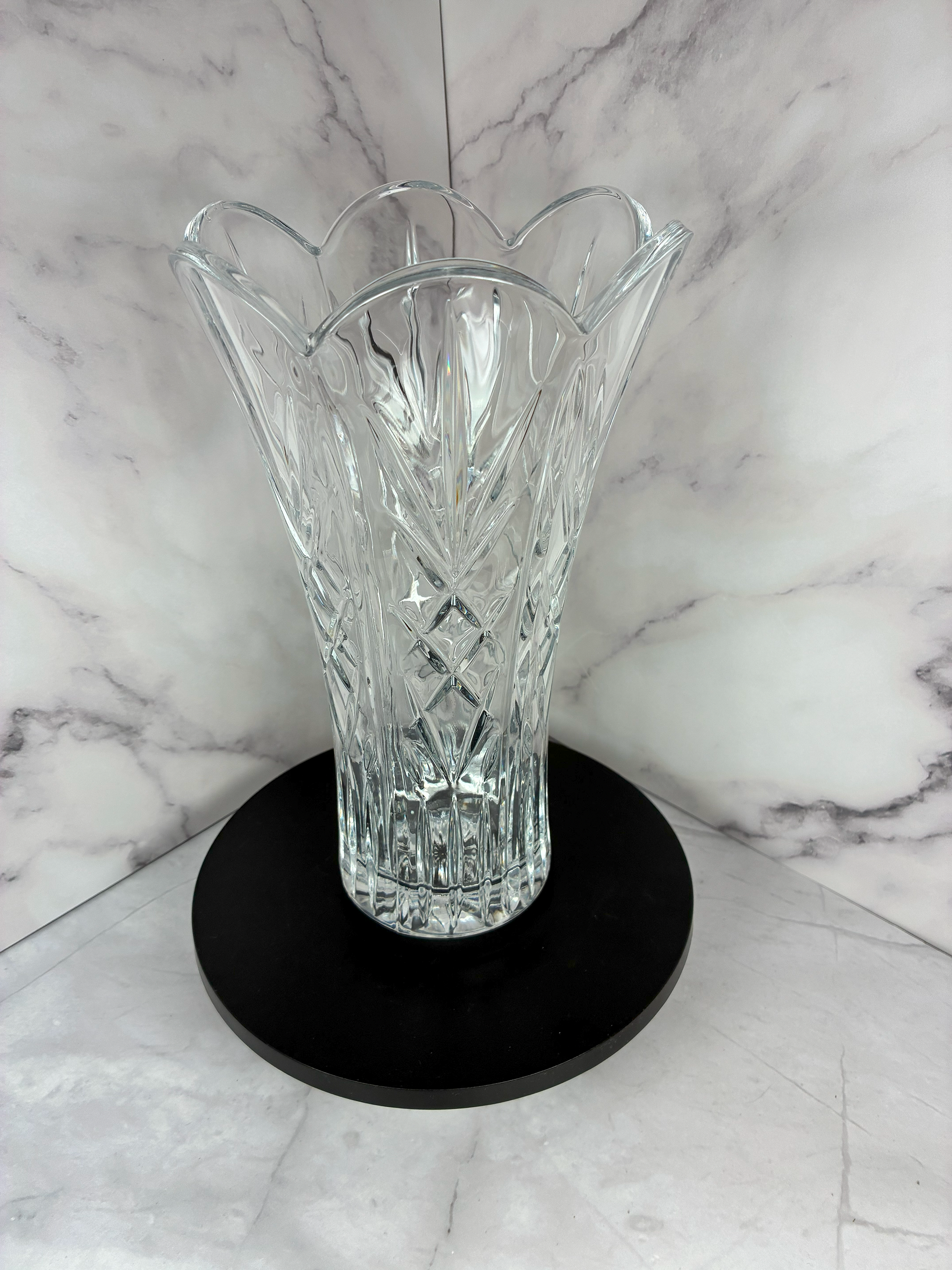 ✨ Vintage Cut Crystal Vase with Scalloped Rim 🌸