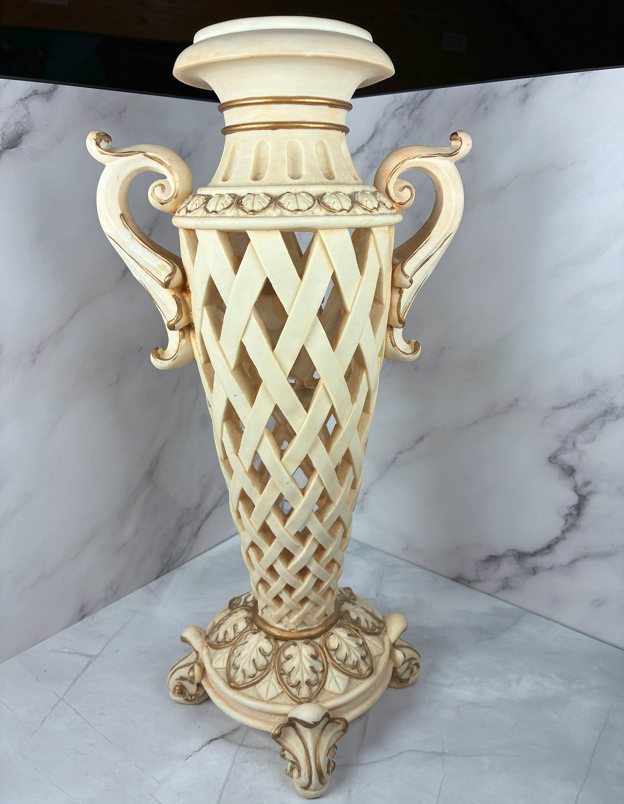 🌸 Elegant Vintage Ivory Lattice Candle Holder with Pink Roses – Romantic Victorian Style (c. 1980s)