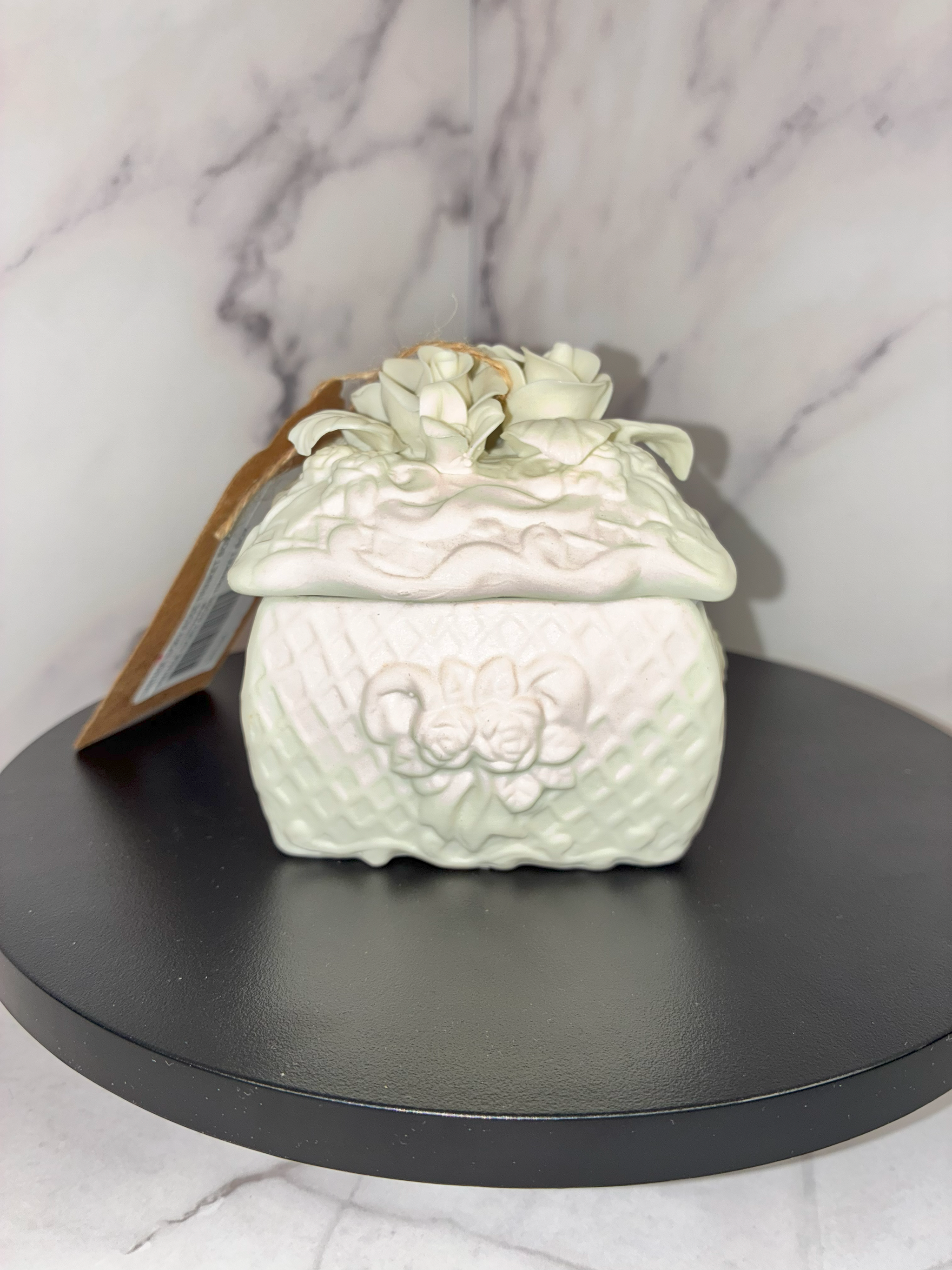 🌹 Ivory Rose Trinket Box – Vintage Porcelain Keepsake
