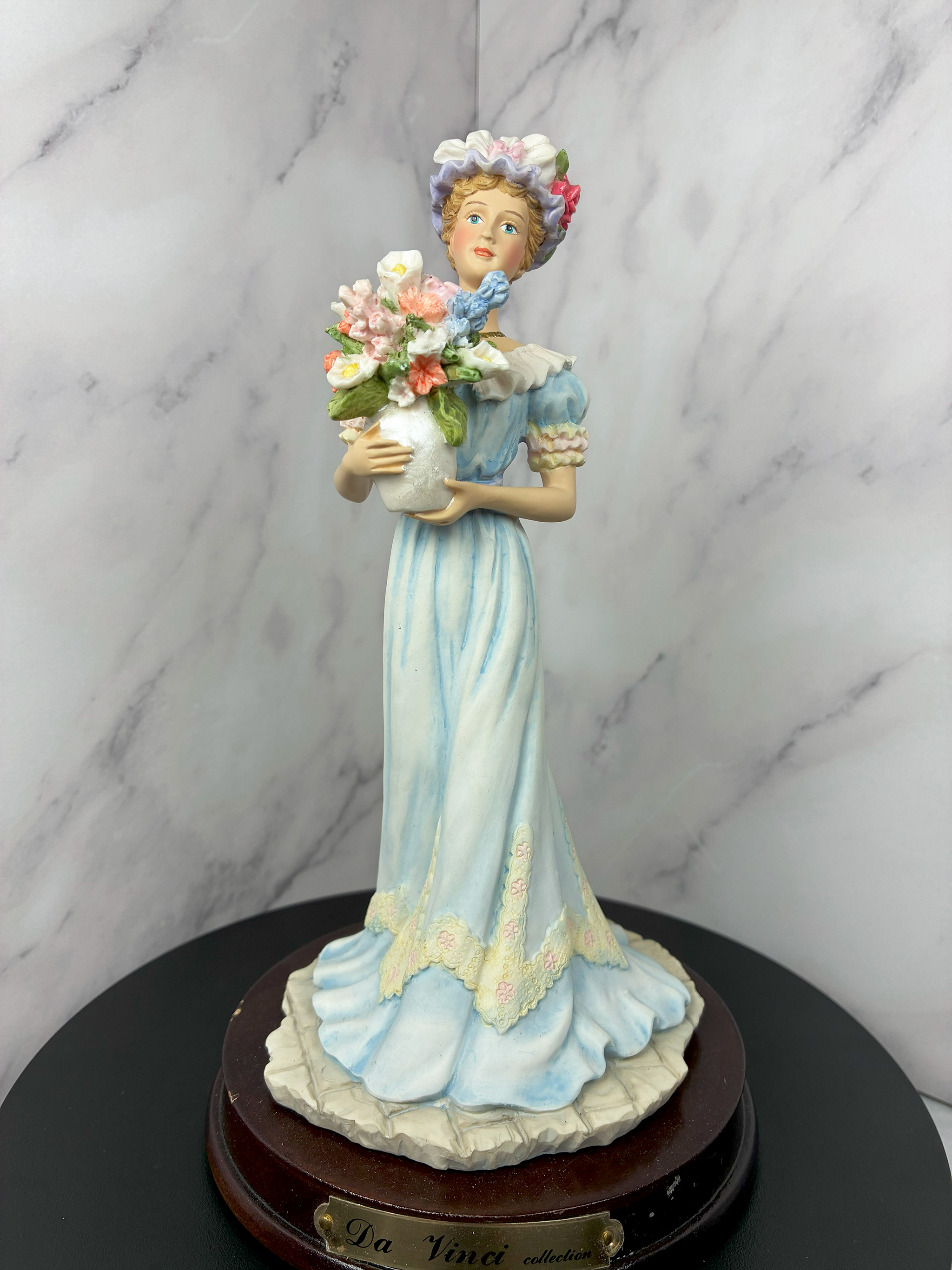 👒 Vintage Da Vinci Collection Lady in Blue Dress with Flowers Figurine (c. 1980s) 💐