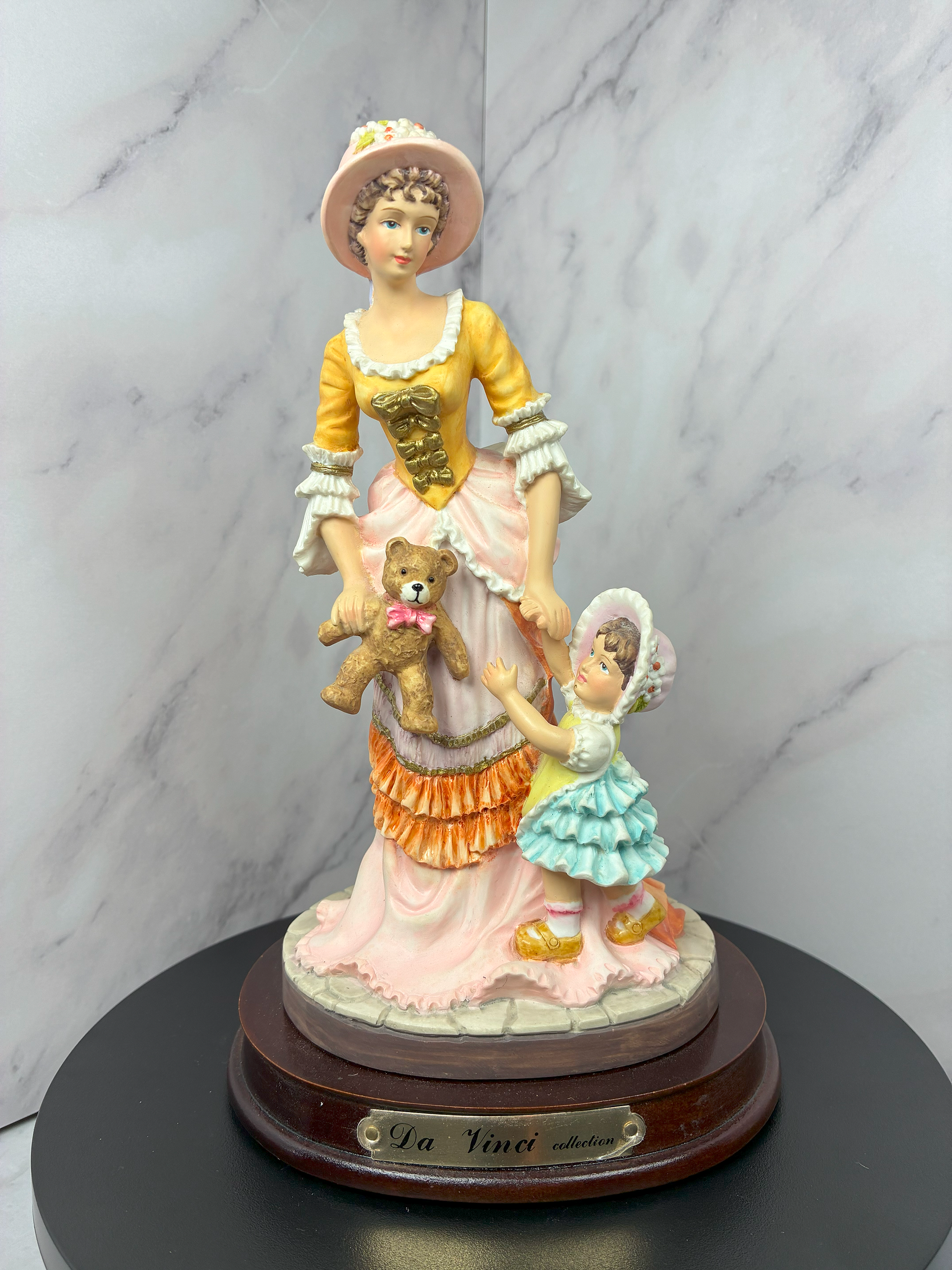 👩‍👧 Vintage Da Vinci Collection Mother & Daughter Figurine with Teddy Bear (c. 1980s) 🧸