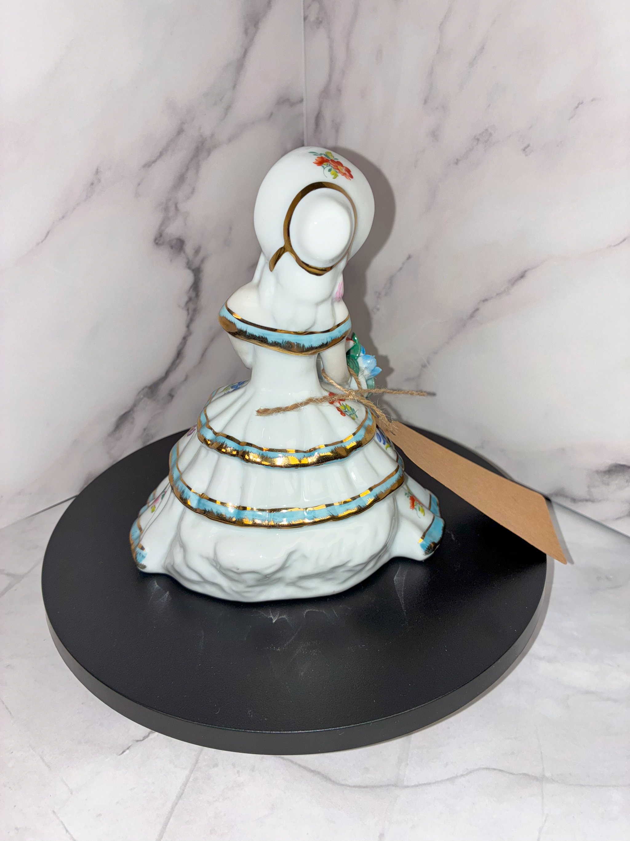 🌸 Southern Belle Lady Figurine – Vintage Porcelain with Gold Trim