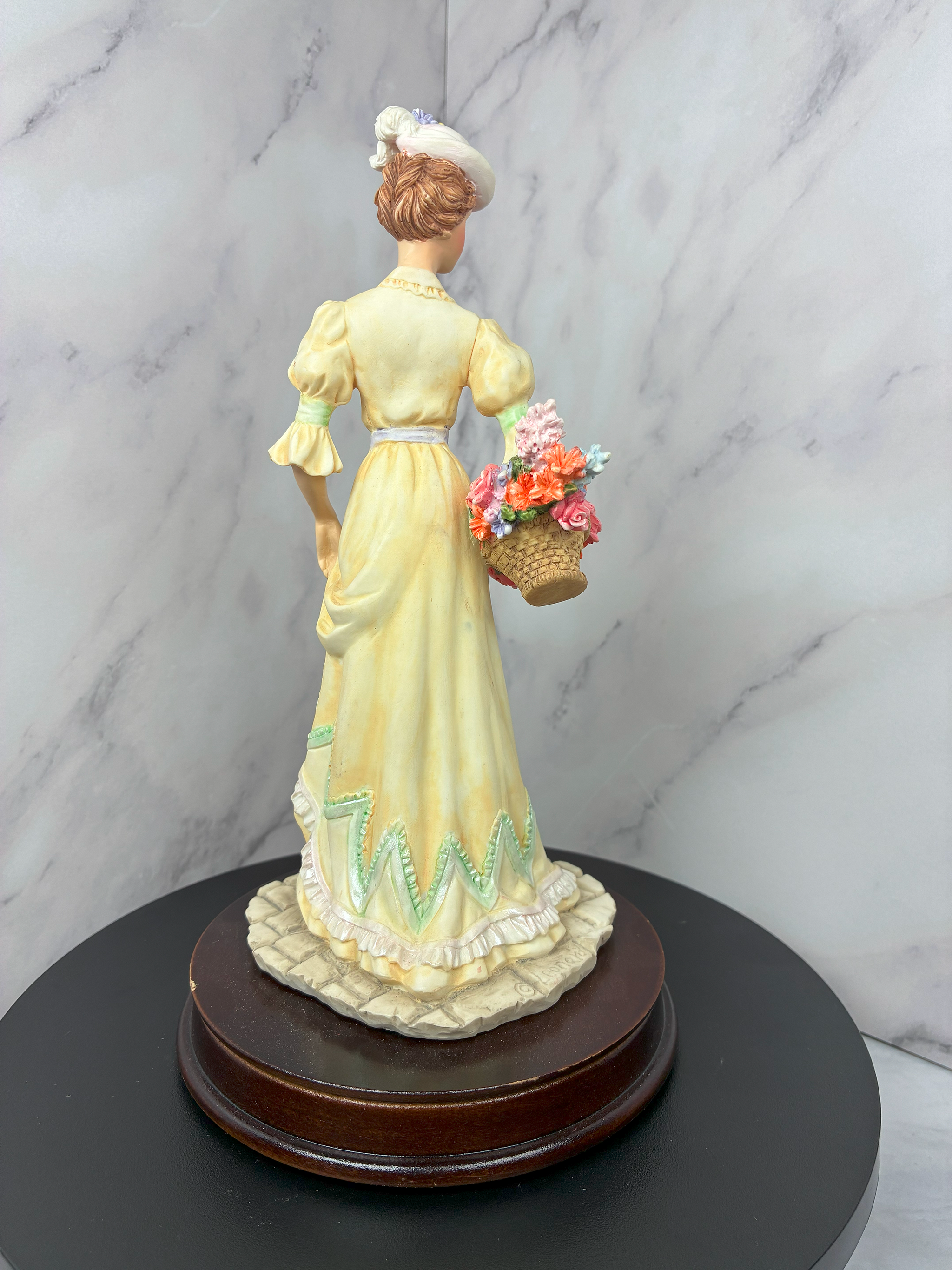 💛 Vintage Da Vinci Collection Lady in Yellow Dress with Flower Basket Figurine (c. 1980s) 🌸