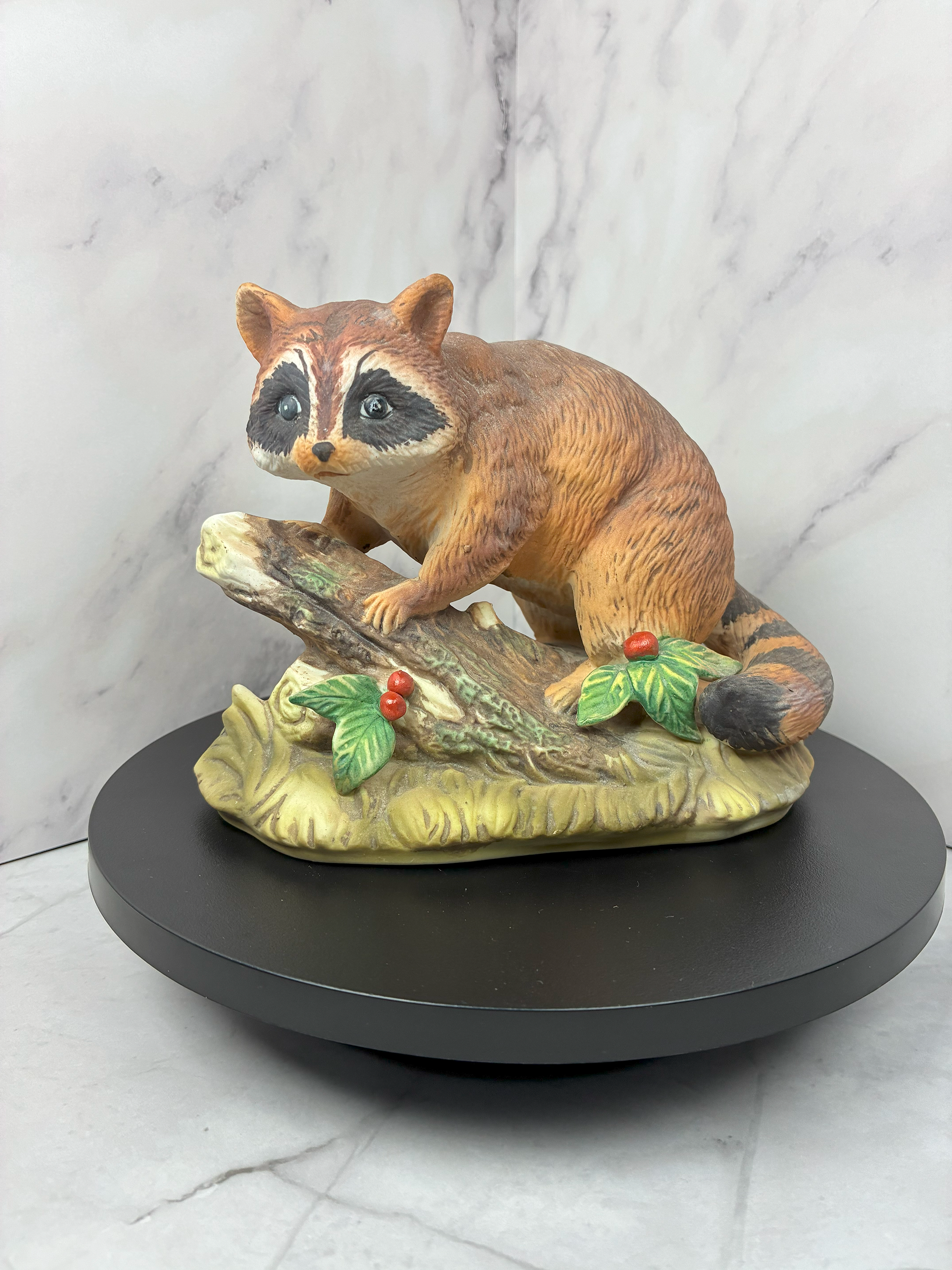 🦝 Vintage Raccoon Figurine on Log with Berries (c. 1980s) 🍃
