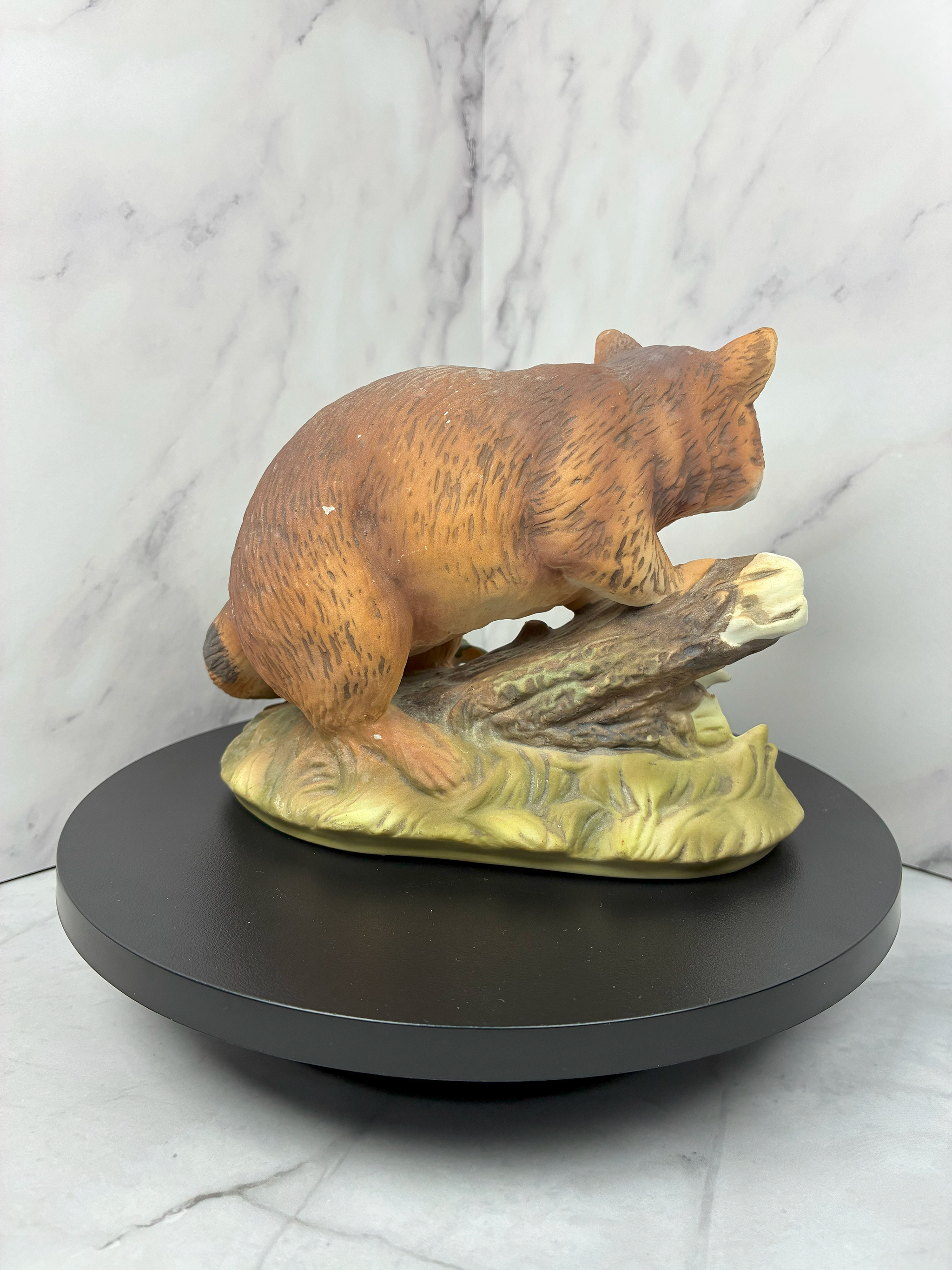 🦝 Vintage Raccoon Figurine on Log with Berries (c. 1980s) 🍃