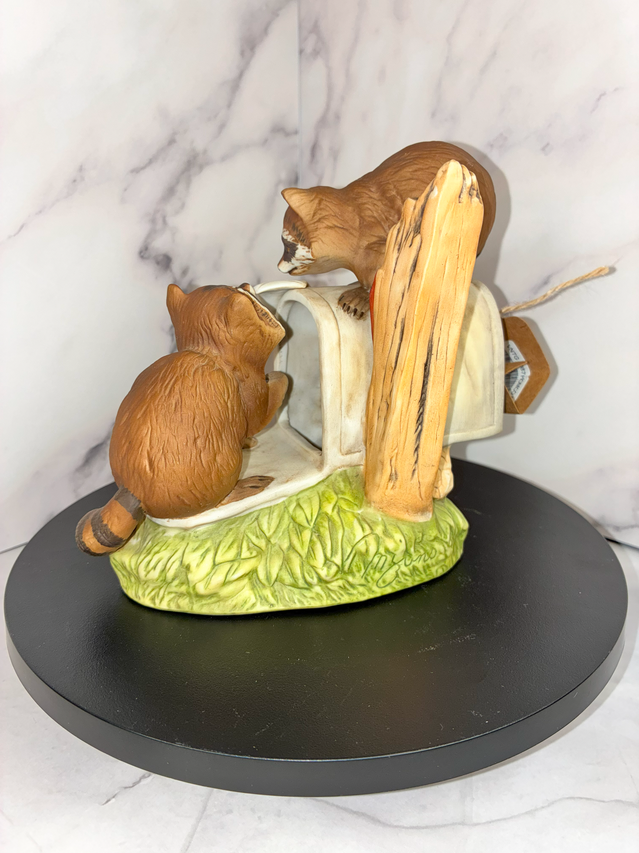 🦝 Vintage Homco Raccoons on Mailbox Figurine – 1987