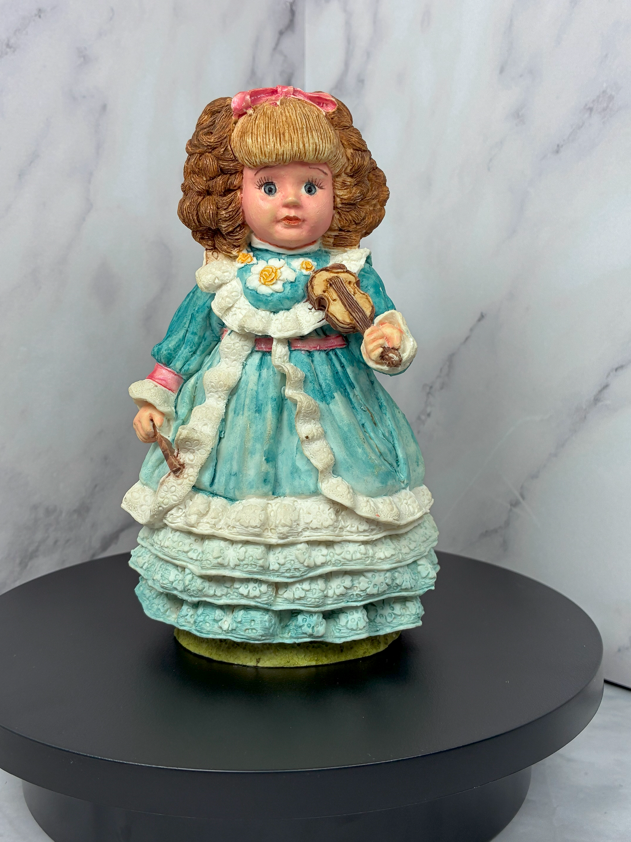 🎻 Vintage 1994 Young Girl Figurine with Violin – Y.M. Collection 🎀