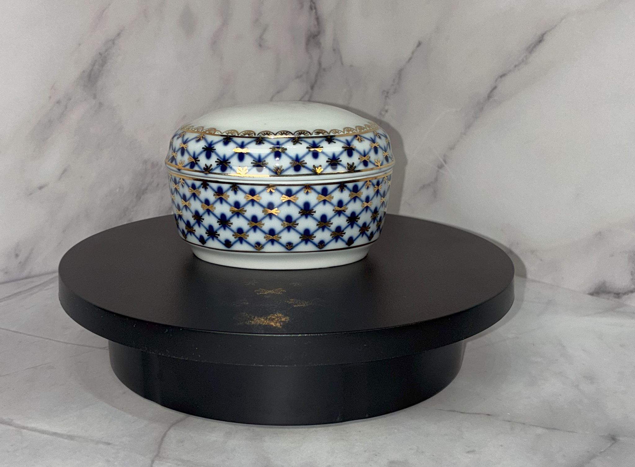 💙 Vintage St. Petersburg Lomonosov Porcelain Trinket Box – Cobalt Net (c. 1980s) ✨