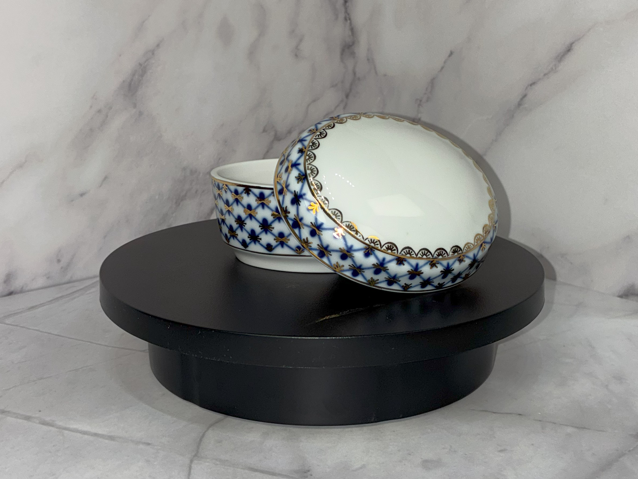 💙 Vintage St. Petersburg Lomonosov Porcelain Trinket Box – Cobalt Net (c. 1980s) ✨