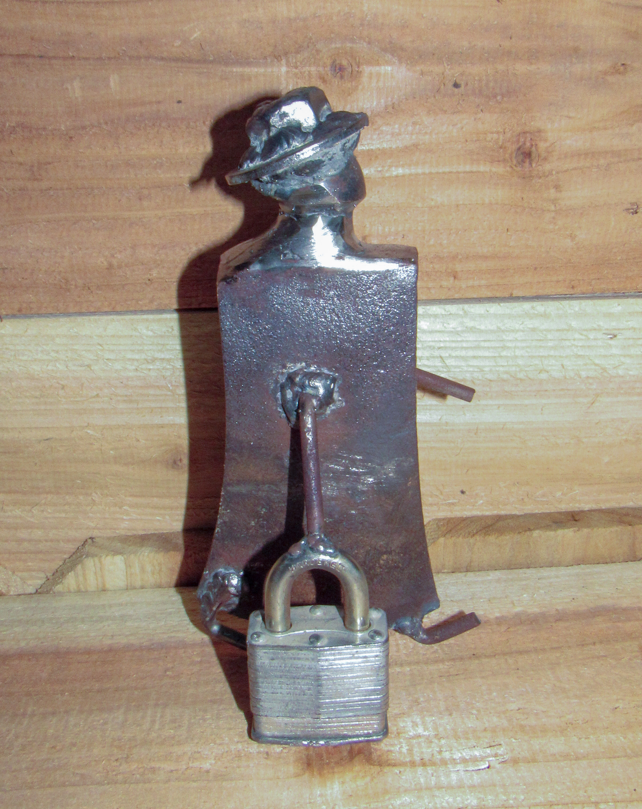 👒 The Sophisticated Lady – Handmade Tool Art 🛠️