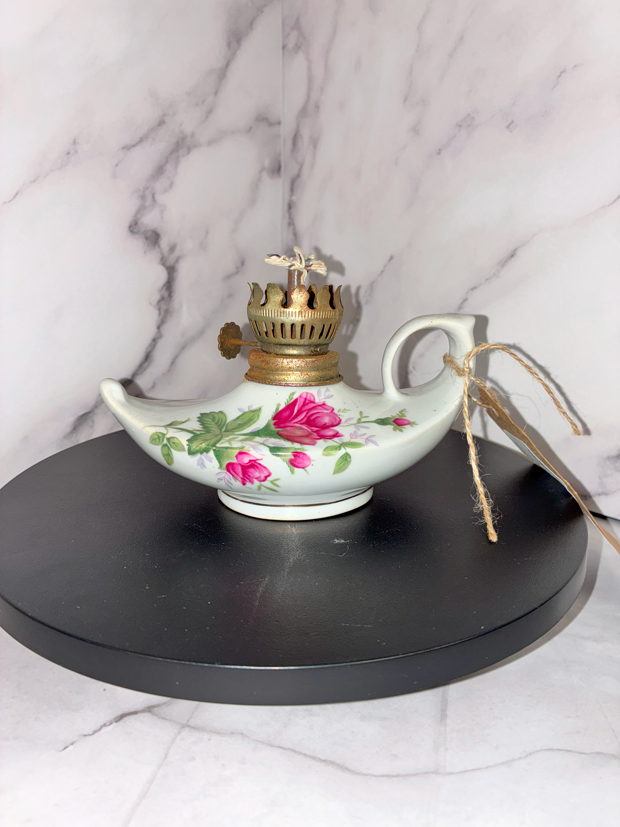 🕯️ Vintage Porcelain Oil Lamp – Rose Floral Design
