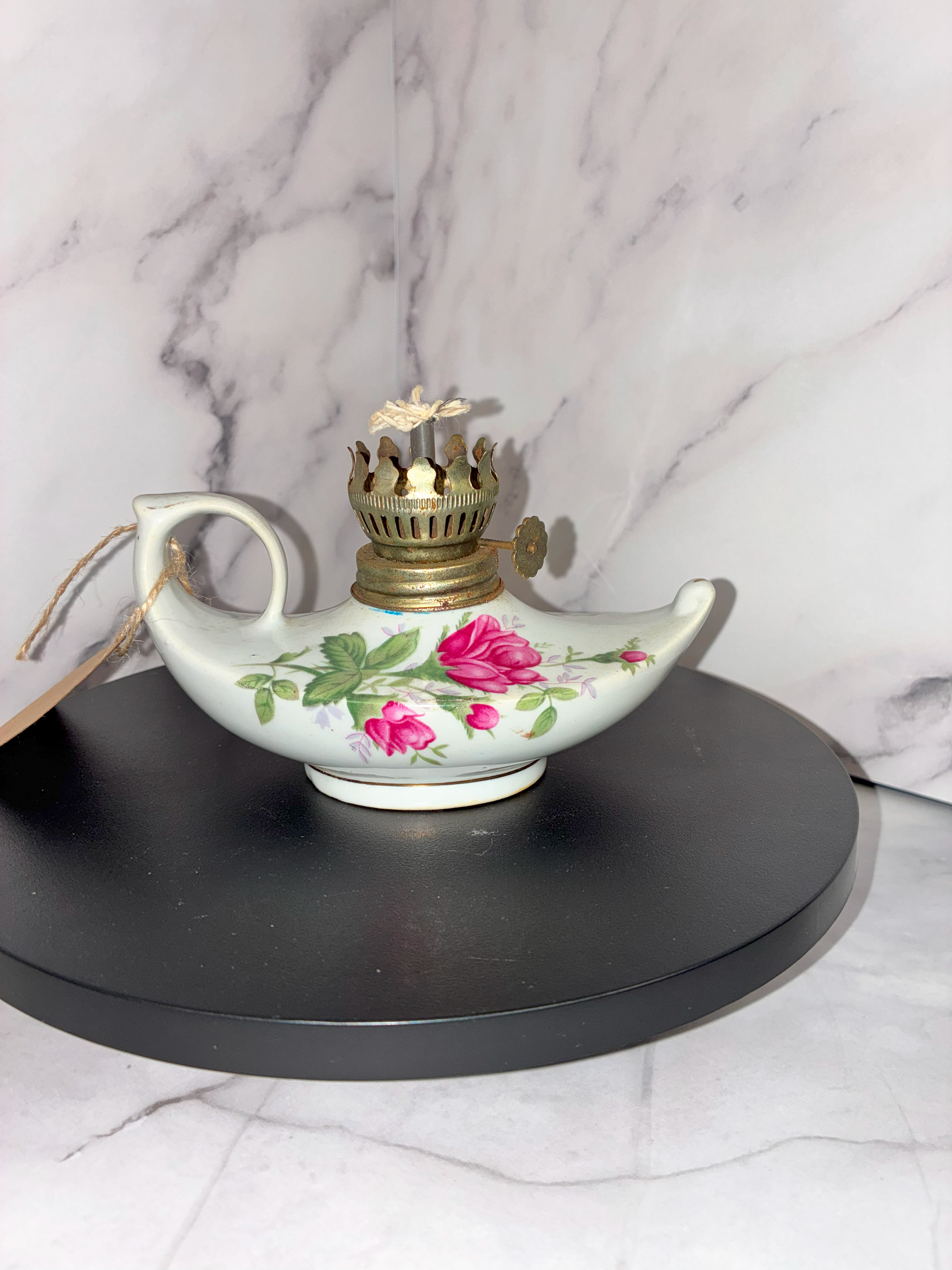 🕯️ Vintage Porcelain Oil Lamp – Rose Floral Design