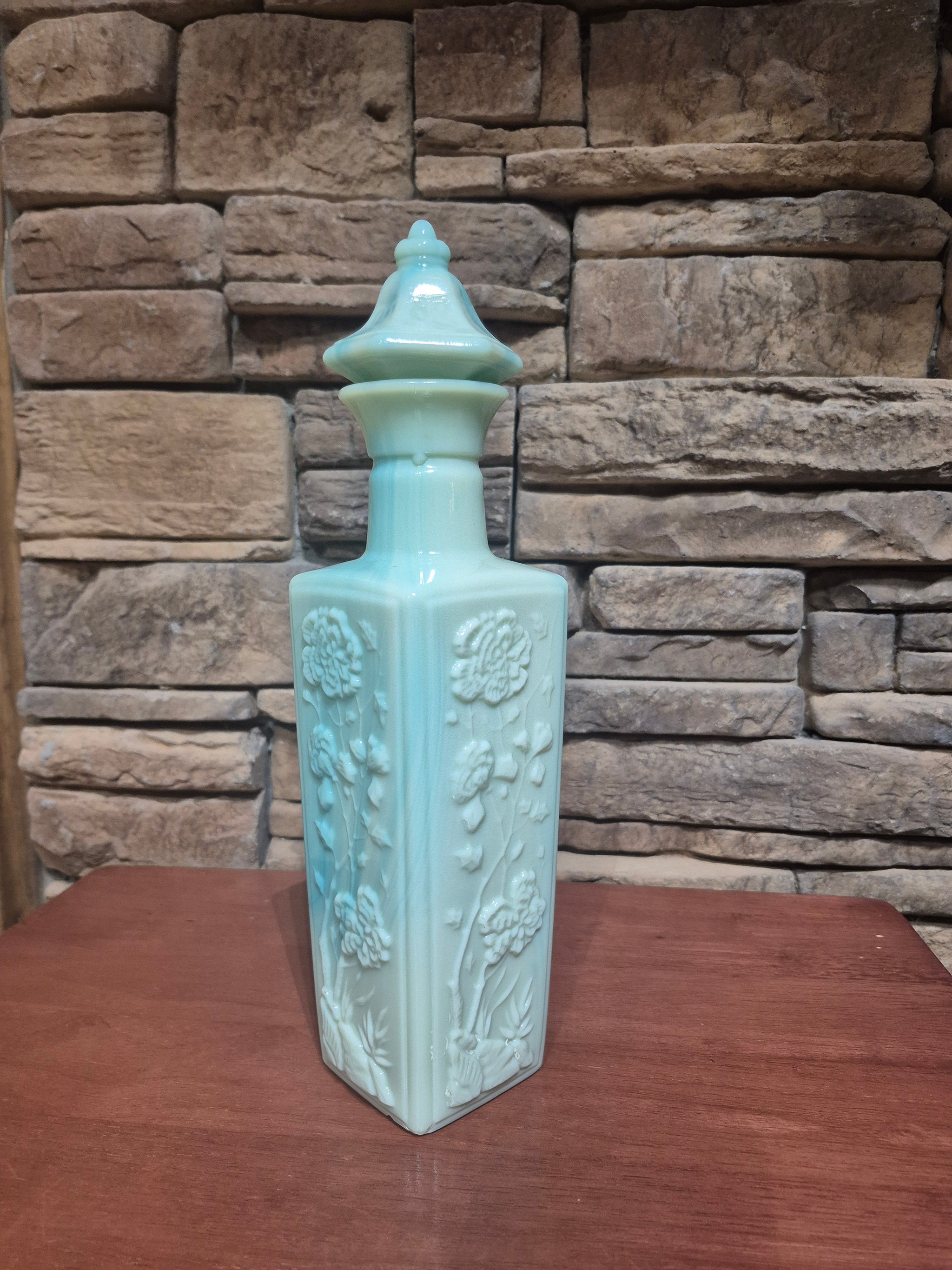 💚 Vintage 1972 Jim Beam Jadeite Green Decanter — Cherry Blossom Design in beautiful jadeite glass with raised floral pattern.