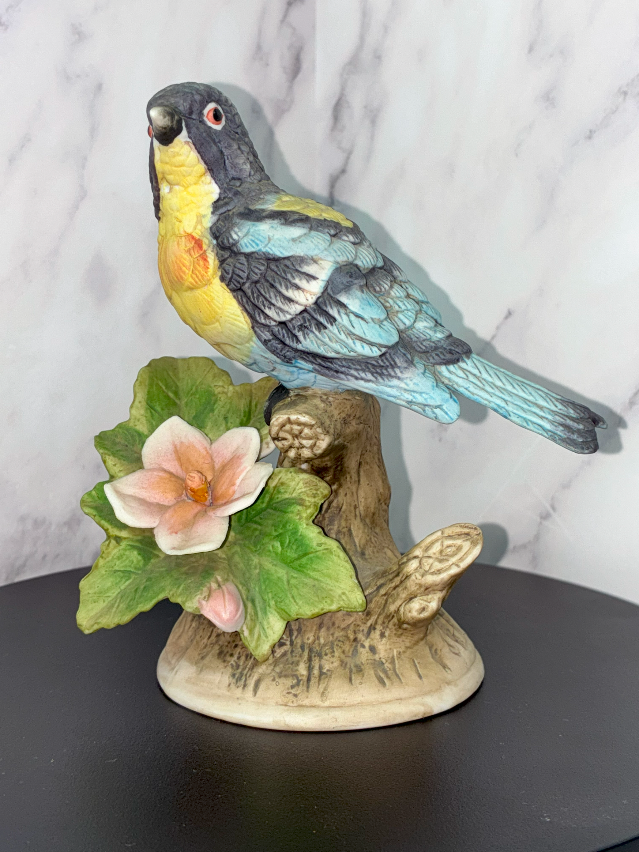 🌸 Vintage Royal Crown Warbler Bird Figurine – Circa 1980s 🌸